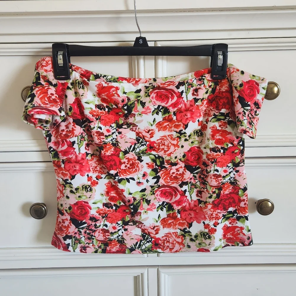 Gianni Bini Cropped Red Floral Off Shoulder Top - Picture 1 of 9